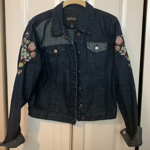 Buffalo David Bitton Jackets & Blazers - Buffalo floral appliqué dark & medium wash jean jacket, szM